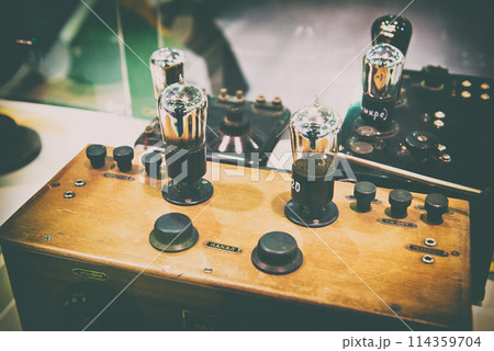 Old wooden lamp radio 114359704