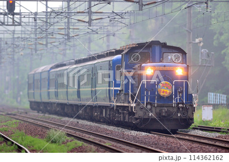 千歳線　北広島ー上野幌　JR北海道　DD51-1138+14系+24系　はまなす 114362162