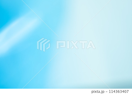 ライトブルーカラーグラデーション (背景素材) ライトブルーカラーグラデーション (背景素材) 114363407
