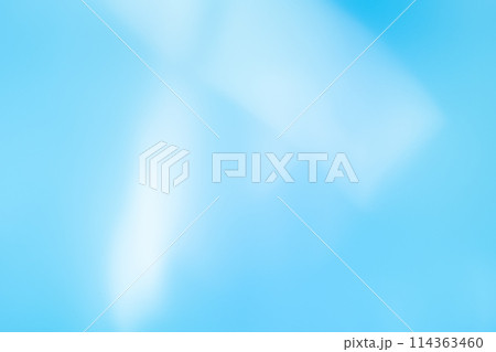 ライトブルーカラーグラデーション　(背景素材) 114363460