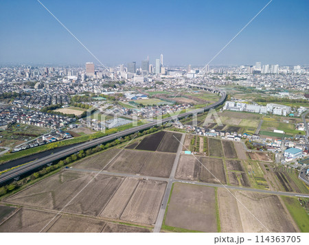 「埼玉県」ドローンで見沼田んぼ春の風景を空撮 「埼玉県」ドローンで見沼田んぼ春の風景を空撮 114363705