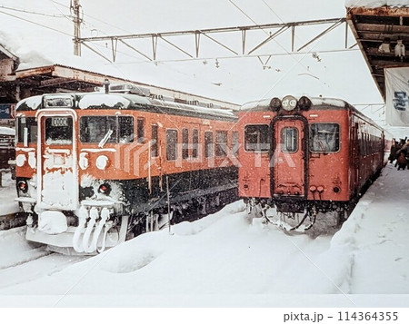 急行アルプス号　南小谷駅にて1984年3月11日撮影 114364355