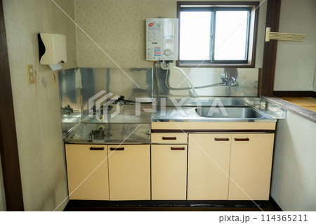 古いキッチン 114365211