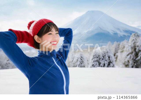 雪景色と若い女性 雪景色と若い女性 114365866