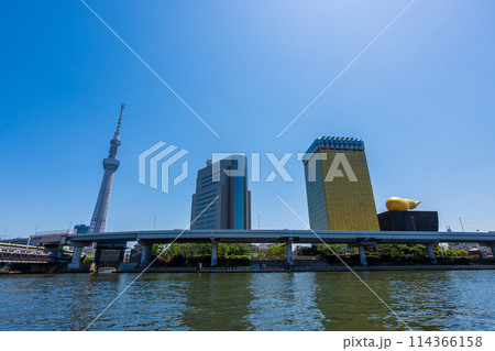 快晴の青空と穏やかに流れる隅田川の街並み風景|日本|東京イメージ 快晴の青空と穏やかに流れる隅田川の街並み風景|日本|東京イメージ 114366158