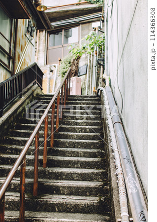 熱海　レトロな階段　風景 114366308