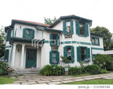 横浜山手西洋館のひとつ、ブラフ18番館 114366586