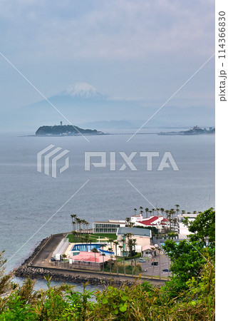 神奈川県逗子 曇り空大崎公園から富士山の風景 114366830