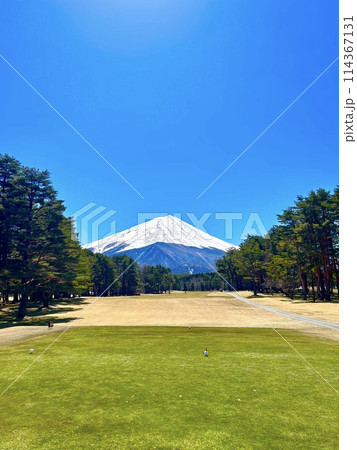 富士山が見えるゴルフ場 114367131