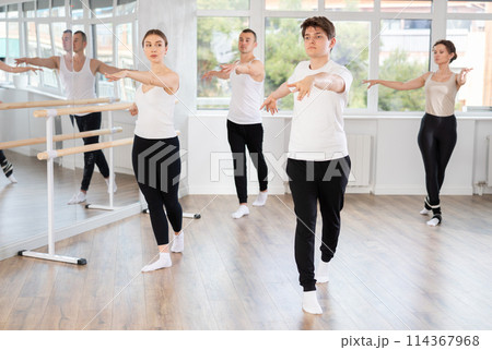 Group of dancers rehearsing ballet dance 114367968