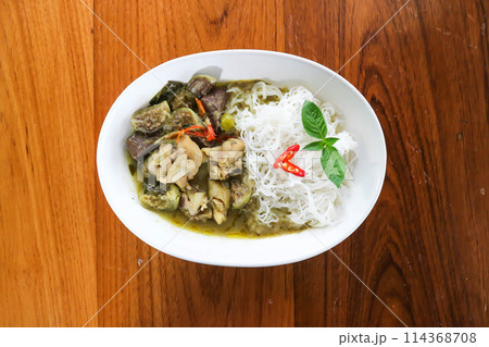 chicken curry , green curry chicken or chicken soup with vermicelli or Spicy Chicken Soup 114368708