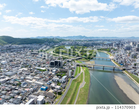 【空撮】旭川と岡山市街と後楽園_4 114370903