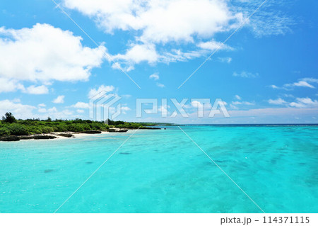 沖縄 宮古島 夏の青空と海 沖縄 宮古島 夏の青空と海 114371115