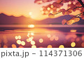 夕焼けに染まる中禅寺湖 114371306