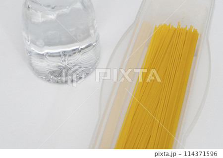 水漬けパスタ 114371596