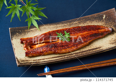 うなぎ蒲焼 114371745