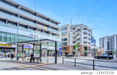 神奈川県横浜市の都市風景　金沢八景駅 114372310