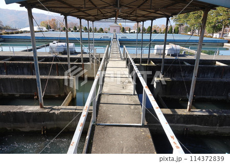 長野県の水道局の浄水場風景です。 114372839