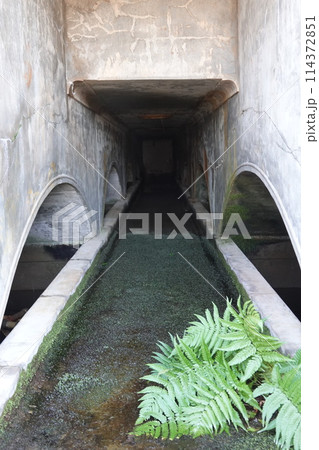 長野県の水道局の浄水場風景です。 114372851