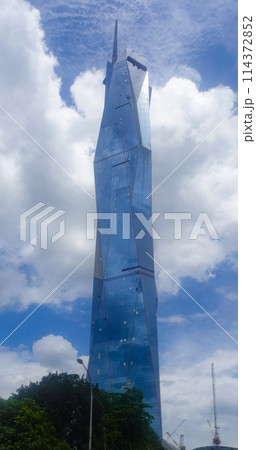 ムルデカ118 青空 縦写真 114372852