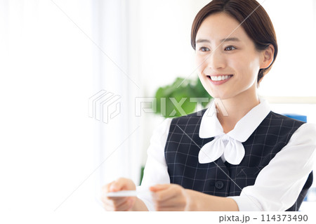 医療 受付で働く医療事務員 医療 受付で働く医療事務員 114373490