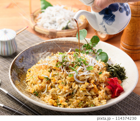 しらす炒飯 （釜揚げしらすと卵とネギのチャーハン） 114374230