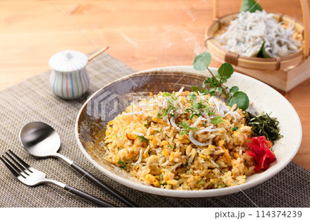 しらす炒飯 (釜揚げしらすと卵とネギのチャーハン) しらす炒飯 (釜揚げしらすと卵とネギのチャーハン) 114374239
