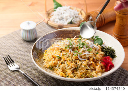 しらす炒飯 （釜揚げしらすと卵とネギのチャーハン） 114374240