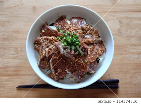 鰤の漬け丼 114374510