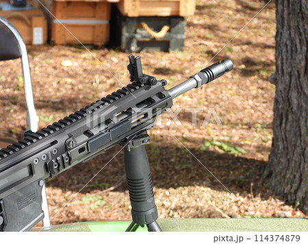 展示される陸上自衛隊 20式小銃の前方部分 114374879