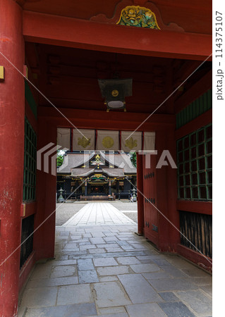 千葉 香取神宮 楼門から拝殿を望む 千葉 香取神宮 楼門から拝殿を望む 114375107