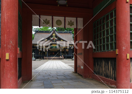 千葉 香取神宮 楼門から拝殿を望む 114375112