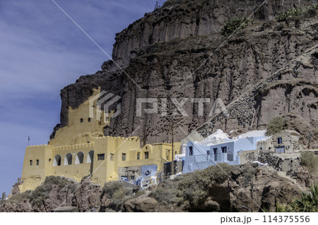 Greece, Santorini, colorful buildings on the cliff of the port of Fira 114375556