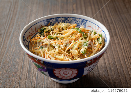 かき揚げ丼 114376021