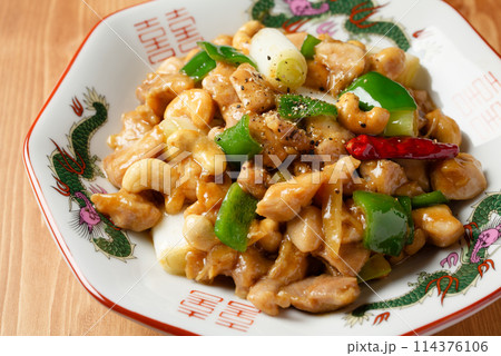 鶏肉のカシューナッツ炒め 114376106