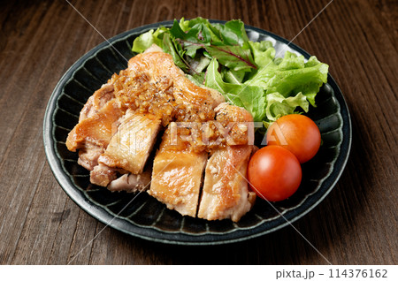 チキンステーキオニオンソースがけ チキンステーキオニオンソースがけ 114376162