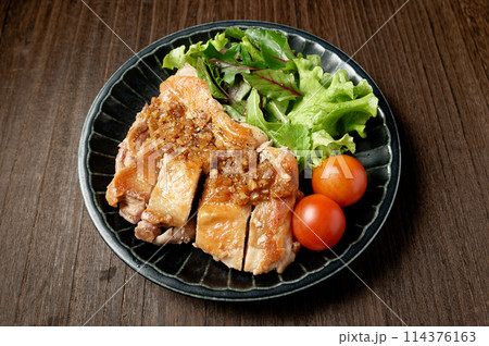 チキンステーキオニオンソースがけ チキンステーキオニオンソースがけ 114376163