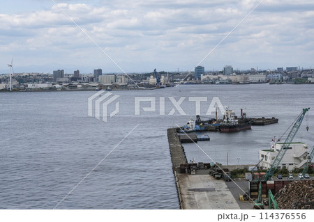 横浜ベイブリッジから見る横浜港 横浜ベイブリッジから見る横浜港 114376556