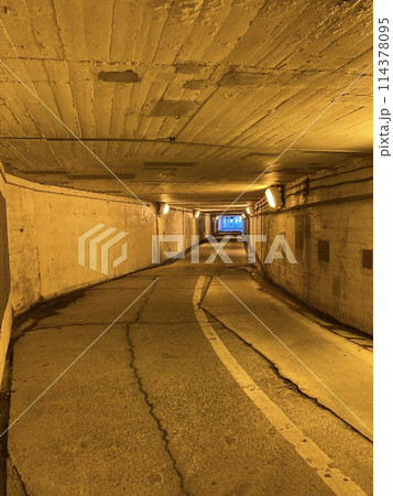 地方の古い地下道 114378095