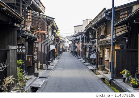 飛騨高山、早朝の「古い町並」 飛騨高山、早朝の「古い町並」 114379186