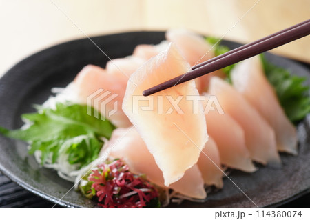 びんちょうまぐろのお刺身 114380074