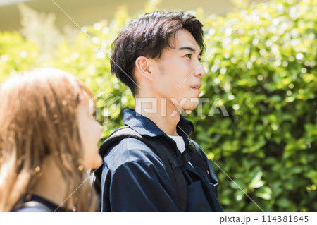 デートをする男女 デートをする男女 114381845