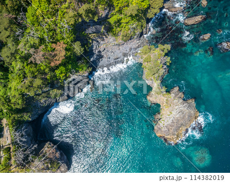 「岩手県」ドローンで穴通磯付近を空撮 114382019