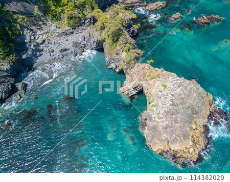 「岩手県」ドローンで穴通磯付近を空撮 114382020