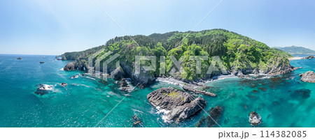 「岩手県」ドローンで穴通磯付近を空撮　パノラマ 114382085