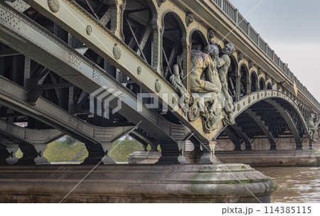 Detail of Sculptures decorating the two level bridge Bir Akime (Pont de Bir-Hakeim steel bridge). Detail of Sculptures decorating the two level bridge Bir Akime (Pont de Bir-Hakeim steel bridge). 114385115
