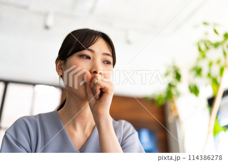 女性ポートレート 114386278