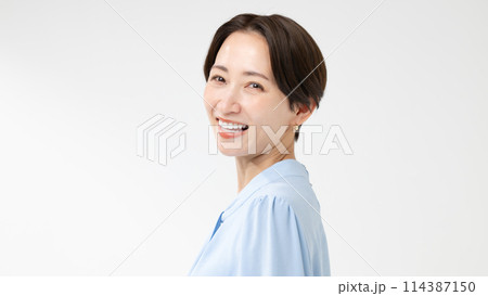 笑顔の女性　ビジネス　キャリアウーマン 114387150