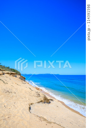 初夏の雁ノ巣砂丘　奈多断層（満潮時）福岡県福岡市 114391598