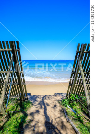 初夏の奈多の海　福岡県福岡市 114391730